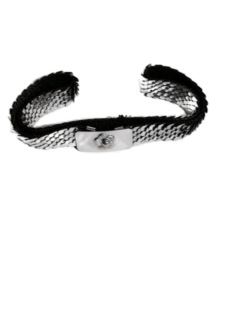 Stretchy belt with metal scale type decor and rectangle metal buckle with flower